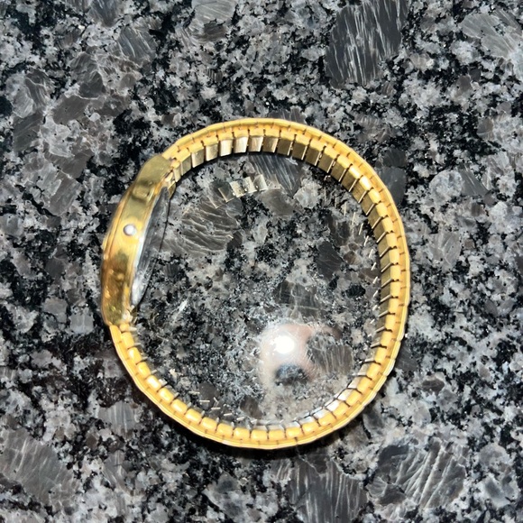 BULOVA QUARTZ WATCH - Picture 2 of 8